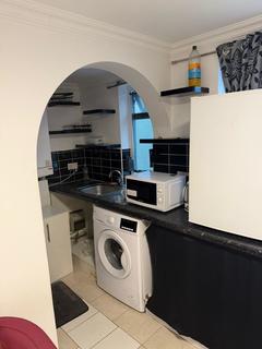 Studio to rent, Annex, 27 Craneswater