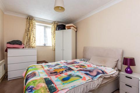 undefined, Oliver Close, Rushden NN10