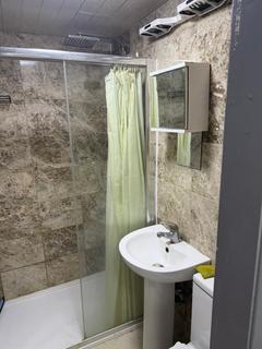 Studio to rent, Craneswater, Hayes