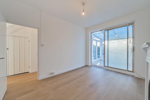 3 bedroom house to rent, Larbert Road, London SW16