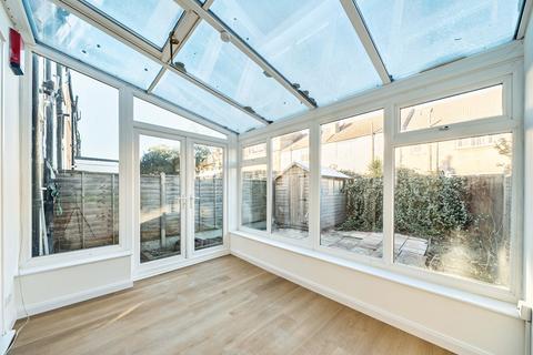 3 bedroom house to rent, Larbert Road, London SW16