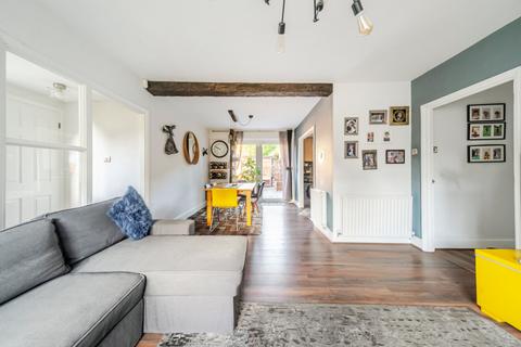 2 bedroom ground floor maisonette to rent, Simpson Road, Richmond, TW10