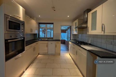 3 bedroom detached house to rent, Normans Mead, London, NW10