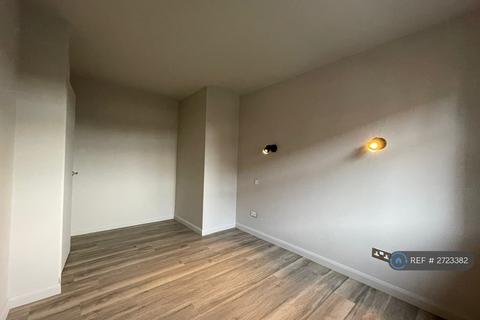 2 bedroom flat to rent, Bridge Street, Macclesfield, SK11
