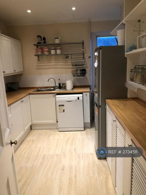 Fully-Fitted Kitchen