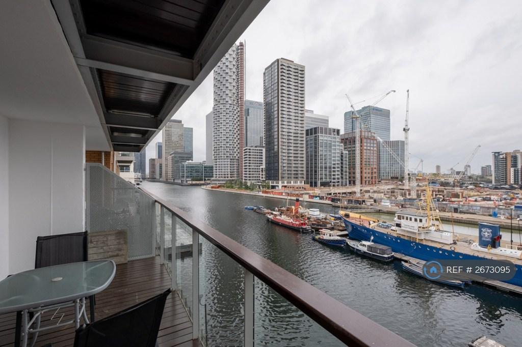 20' x 8' Balcony With a View Of Canary Wharf