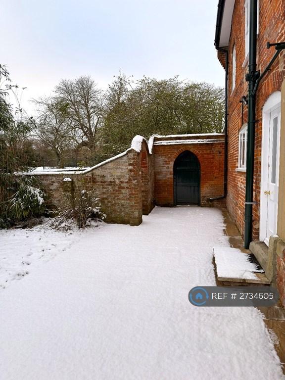Door To Side Garden
