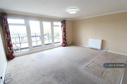 4 bedroom terraced house to rent, Gun Hill Place, Basildon, SS16