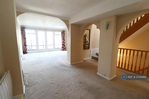 4 bedroom terraced house to rent, Gun Hill Place, Basildon, SS16
