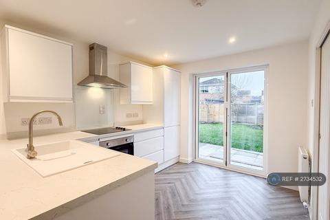 2 bedroom semi-detached house to rent, Lambourn Drive, Crewe, CW1