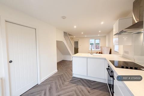 2 bedroom semi-detached house to rent, Lambourn Drive, Crewe, CW1