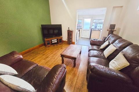 2 bedroom end of terrace house to rent, Wigan Lower Road, Wigan WN6