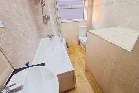 2 bedroom end of terrace house to rent, Wigan Lower Road, Wigan WN6