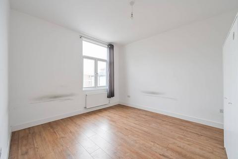 2 bedroom flat to rent, Barratt Avenue, N22, Wood Green, London, N22