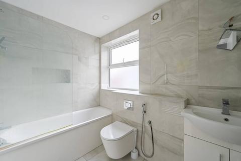 2 bedroom flat to rent, Barratt Avenue, N22, Wood Green, London, N22