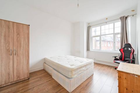 2 bedroom flat to rent, Barratt Avenue, N22, Wood Green, London, N22