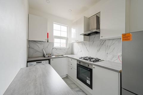 2 bedroom flat to rent, Barratt Avenue, N22, Wood Green, London, N22