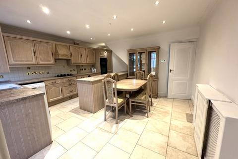 3 bedroom end of terrace house to rent, Greenacre, Knaphill GU21