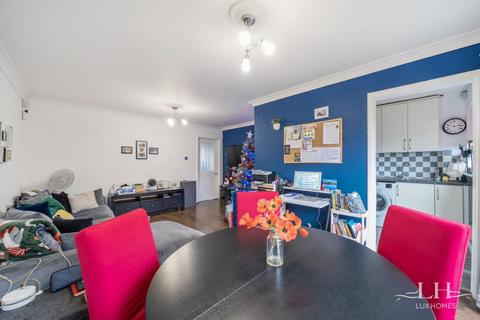3 bedroom terraced house for sale, Manston Way, Hornchurch