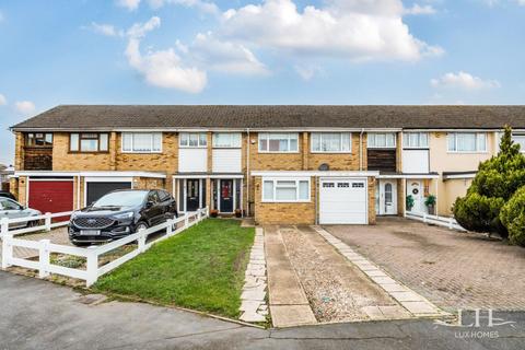 3 bedroom terraced house for sale, Manston Way, Hornchurch