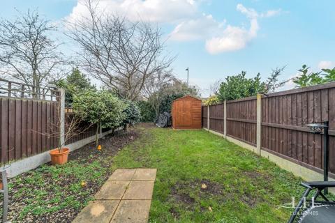 3 bedroom terraced house for sale, Manston Way, Hornchurch
