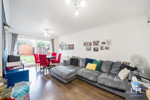 3 bedroom terraced house for sale, Manston Way, Hornchurch