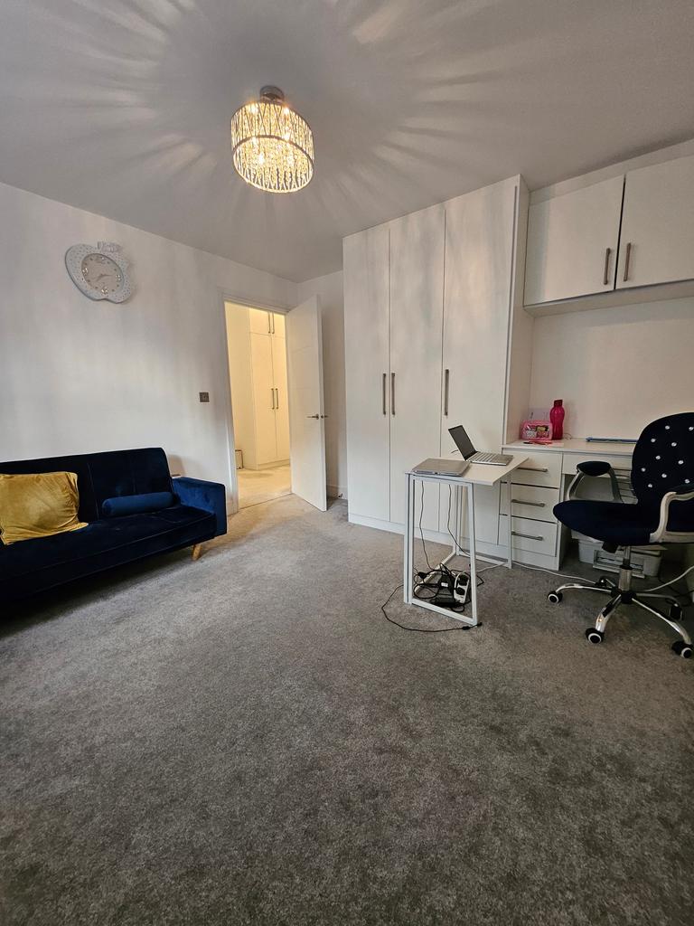 Bedroom 3 / Study