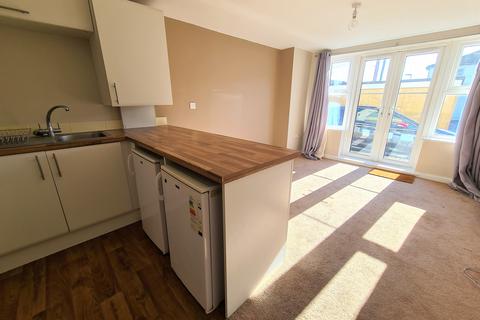 2 bedroom flat to rent, Millbrook Road East, Southampton SO15