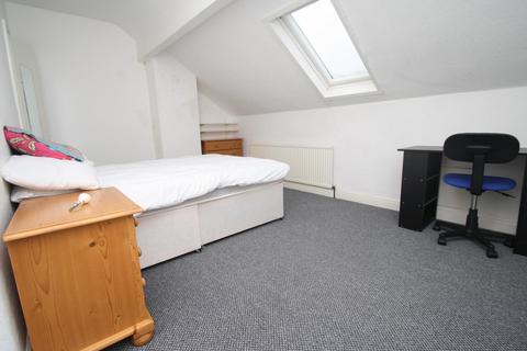 4 bedroom terraced house to rent, Roman Grove, Leeds, West Yorkshire, UK, LS8