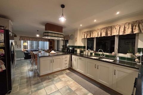 4 bedroom detached house for sale, Upper Landywood Lane, Cheslyn Hay, WS6 7AU