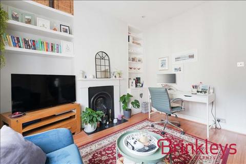 2 bedroom apartment to rent, 34B Disraeli Road, London, SW15