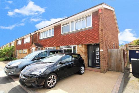 3 bedroom semi-detached house to rent - Birchington Close, Bexleyheath, Kent, DA7 5ED