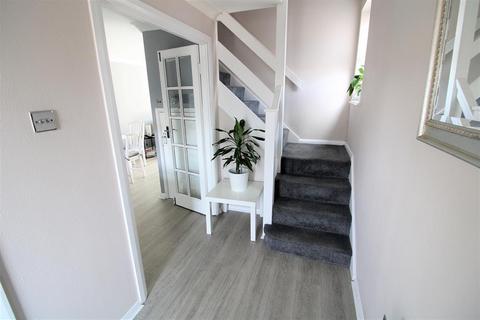 3 bedroom semi-detached house to rent, Birchington Close, Bexleyheath, Kent, DA7 5ED