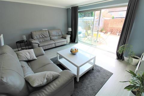 3 bedroom semi-detached house to rent, Birchington Close, Bexleyheath, Kent, DA7 5ED