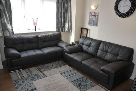 2 bedroom maisonette to rent, Plough Lane, Wallington SM6