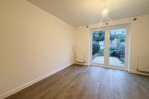 2 bedroom semi-detached house to rent, Althorp Close, Leicester