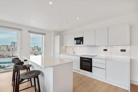 3 bedroom flat to rent, Caversham Road