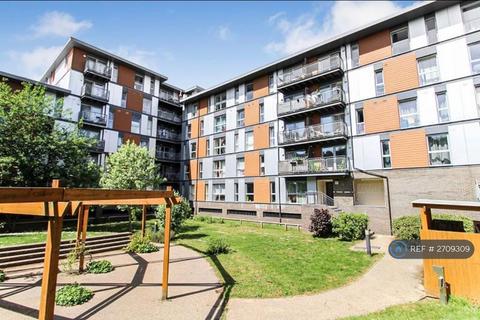 2 bedroom flat to rent, Page Court, Crawley, RH10