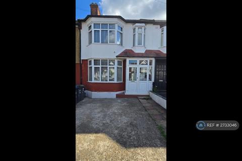 3 bedroom terraced house to rent, Ulster Gardens, London, N13