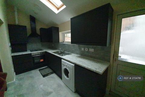 2 bedroom terraced house to rent, Wembury Mews, London, N6