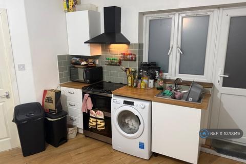 1 bedroom flat to rent, Lilburne Gardens, London, SE9