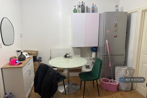 1 bedroom flat to rent, Lilburne Gardens, London, SE9