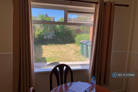 3 bedroom semi-detached house to rent, Miles Meadow, Coventry, CV6