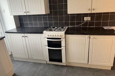 3 bedroom terraced house to rent, Highover Close, Luton