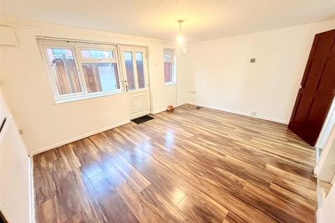 3 bedroom terraced house to rent, Zulu Road, Nottingham NG7
