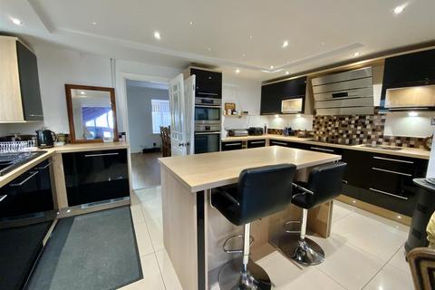 3 bedroom semi-detached house for sale, Chestnut Close, Stony Stratford, Milton Keynes