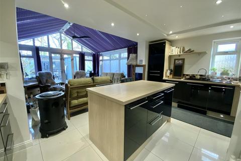 3 bedroom semi-detached house for sale, Chestnut Close, Stony Stratford, Milton Keynes