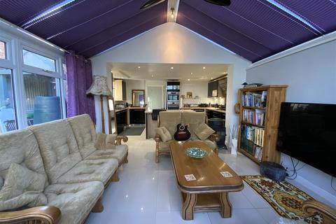 3 bedroom semi-detached house for sale, Chestnut Close, Stony Stratford, Milton Keynes