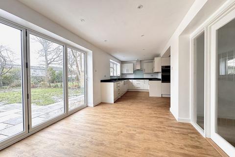 4 bedroom detached house to rent, Heron Shaw, Cranleigh