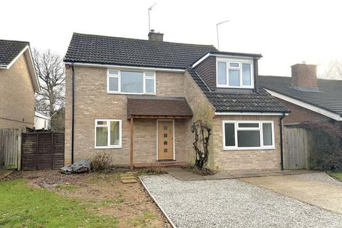 4 bedroom detached house to rent, Heron Shaw, Cranleigh